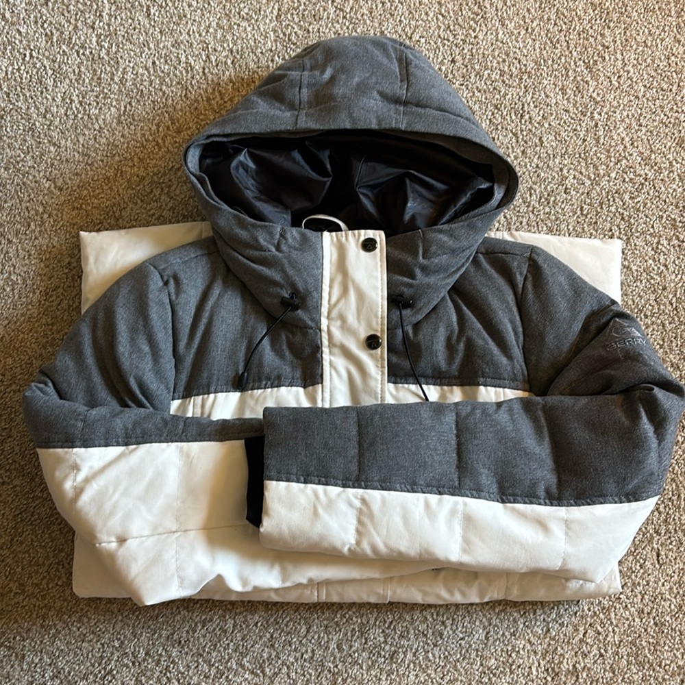 Women’s Two-Tone Hooded Jacket